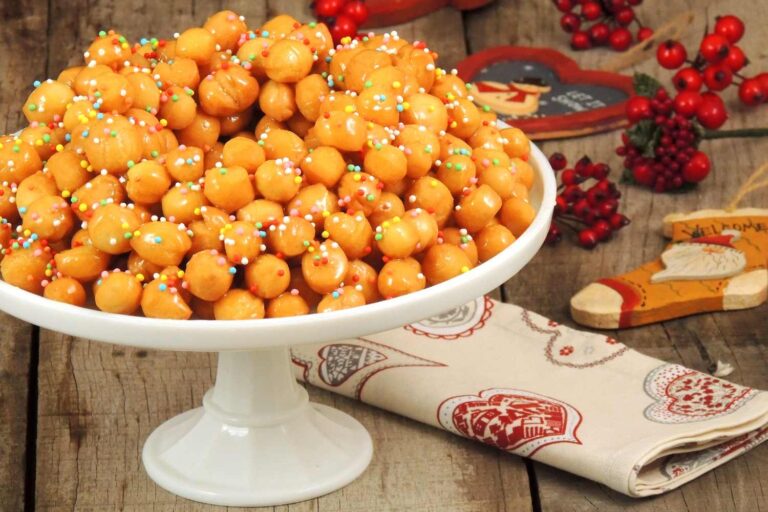 Hoe Napolitaanse struffoli bereiden: het traditionele recept en 10 variaties voor alle smaken						


