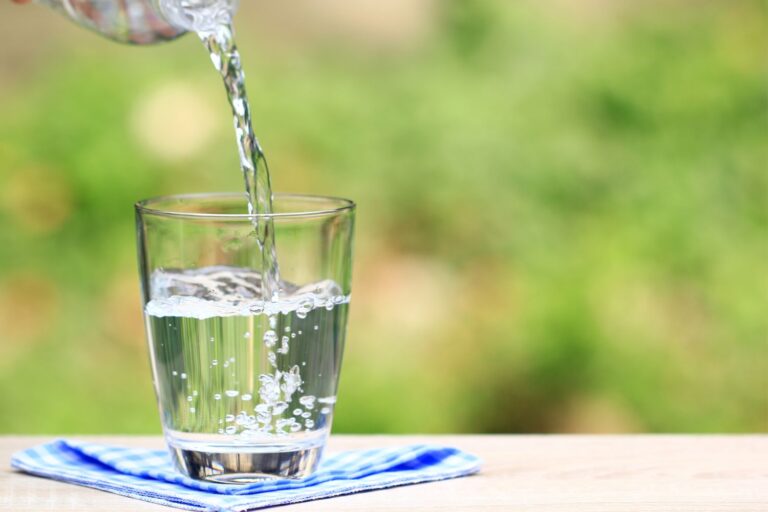 Pfa's in mineraalwater: de meest vervuilde merken van Europa, is er ook jouw favoriet?						


