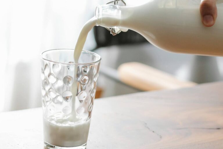 Hoe vers is jouw melk? Deze onderzoekers hebben een manier gevonden om het beschadigde exemplaar met de smartphone te detecteren						


