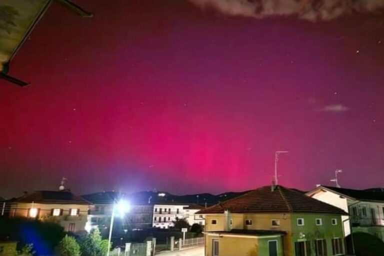 Vandaag wordt in Italië "Aurora Borealis" verwacht! 2024 zou ons kunnen begroeten met een niet te missen show						


