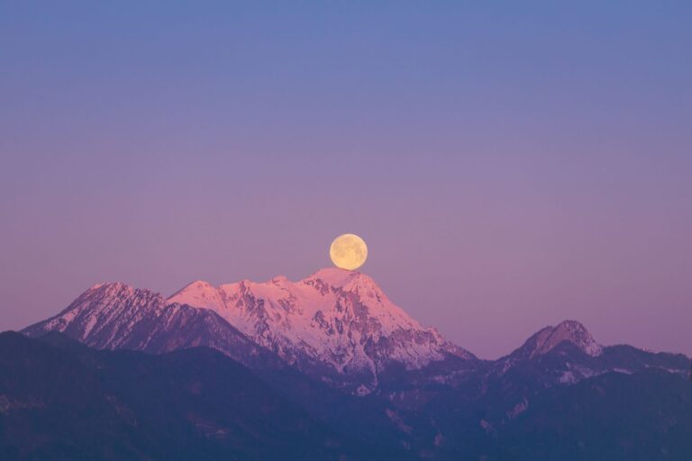 microluna rosa 12 aprile 2025