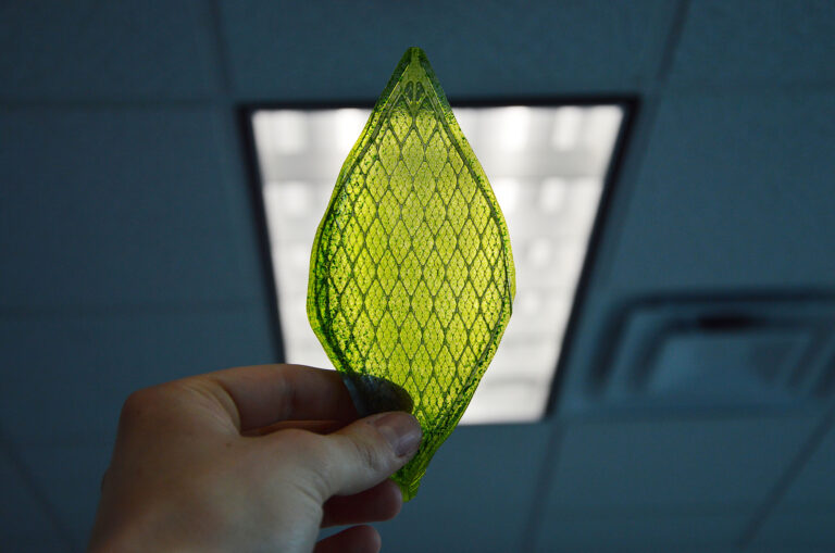 Silk Leaf, het eerste kunstmatige biologische blad dat fotosynthese antwoordt en zuurstof produceert						


