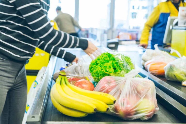 Alimenti confezionati plastica