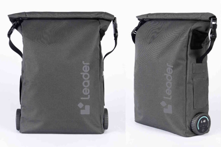 Het ziet eruit als een rugzak, maar het is een draagbare mini -auto die je kleding wast en droogt waar je ook bent
