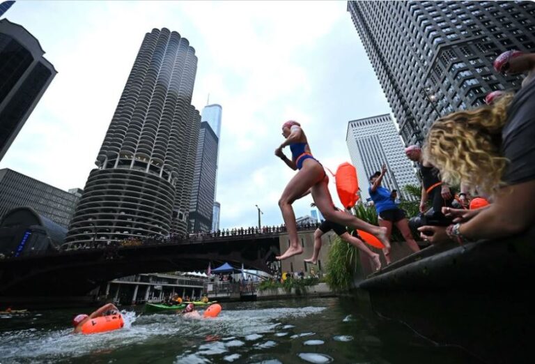 Van open -lucht riool tot een symbool van wedergeboorte: de Chicago River keert na bijna een eeuw terug naar baden
