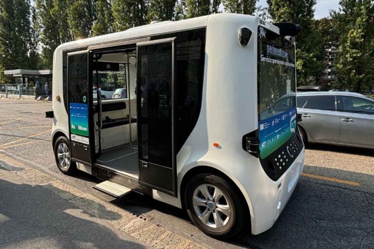 autobus guida autonoma AuToMove