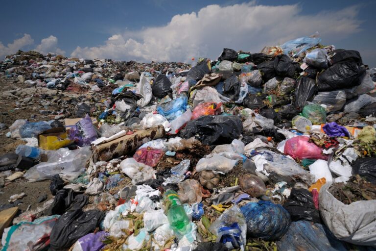 grecia rifiuti in discarica