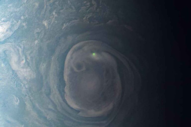 bagliore su Giove