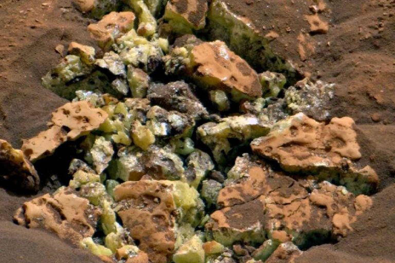 Curiosity ha aperto una roccia su Marte