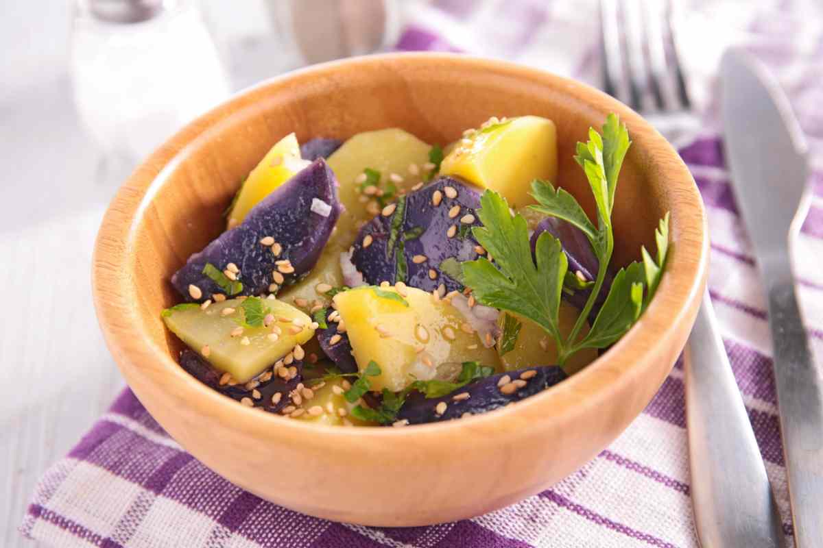 paarse en gele aardappelsalade