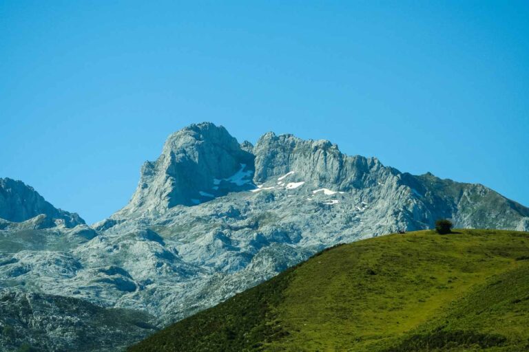 De ongehoorde roep uit de bergen: 2025 was een zwart jaar voor de gletsjers in de Alpen
