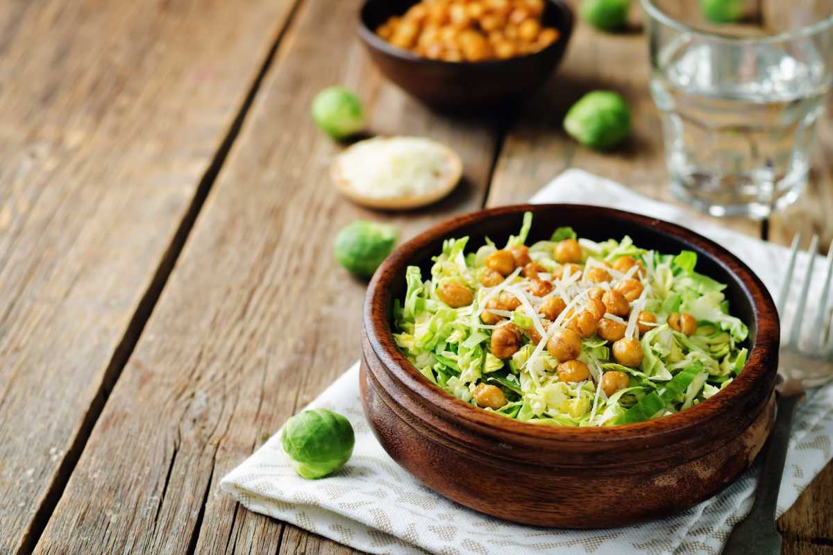 Spruitjes met kikkererwten en parmezaanse kaas