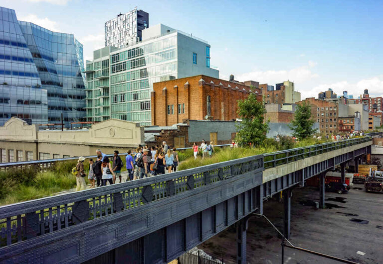 Zoals de High Line in New York: in Rome wordt binnenkort een groene ringweg boven de stad aangelegd
