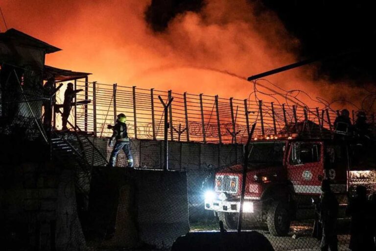 Kabul onder de bommen: aanval op een ziekenhuis en 400 doden, Afghanistan valt opnieuw in oorlog met Pakistan
