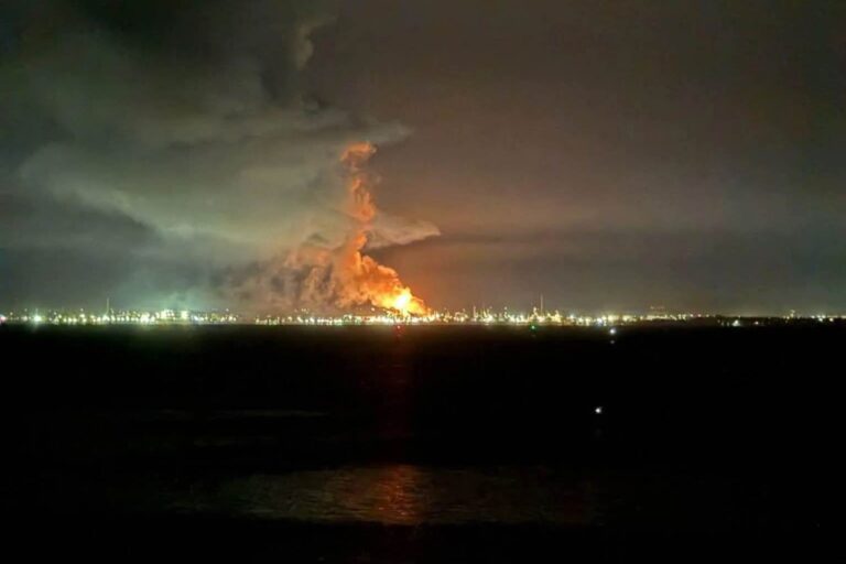 Incendio raffineria