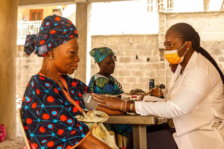 Een onbekende ziekte baart de WHO zorgen: ze heeft in Burundi al vijf doden veroorzaakt en 35 mensen getroffen (en het is geen ebola)
