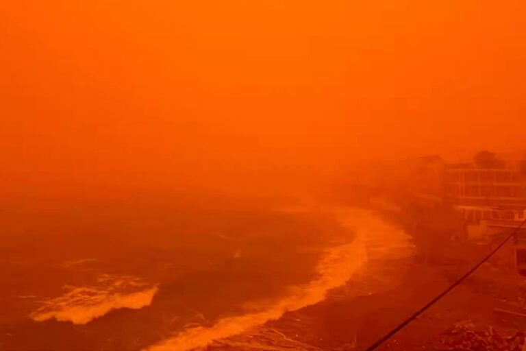 Het lijkt op Mars, maar het is Kreta: de surrealistische beelden van het eiland gehuld in een oranje wolk (vanwege de zandstorm in de Sahara)
