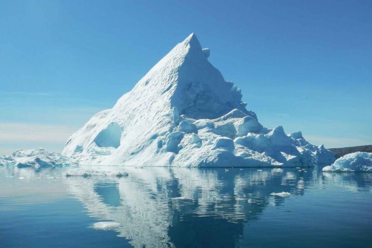 Drijvende bergen en oases in de modder: zo verandert het klimaat in het diepste Noordpoolgebied
