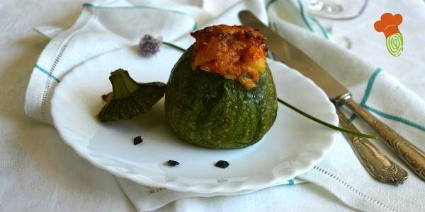 ronde courgettes gevuld met rijst en aardappelen