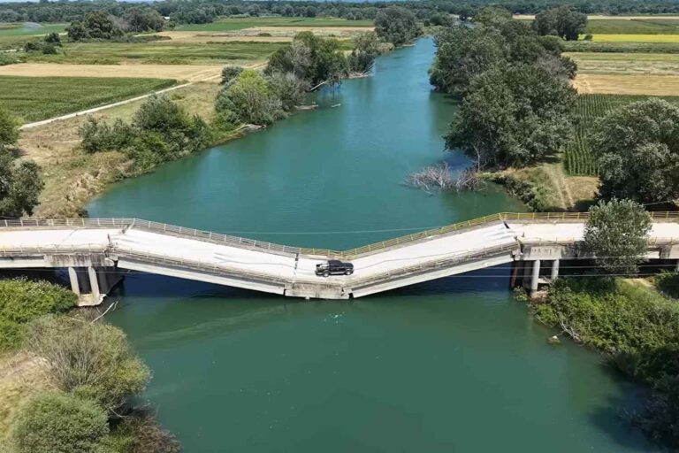 Ponte ancora transitabile