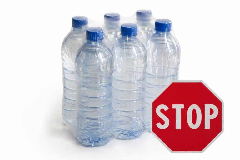 stop imballaggi plastica bottiglie