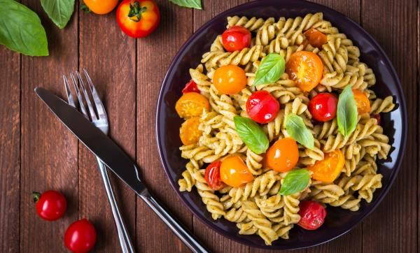 koude pasta met pachino-pesto