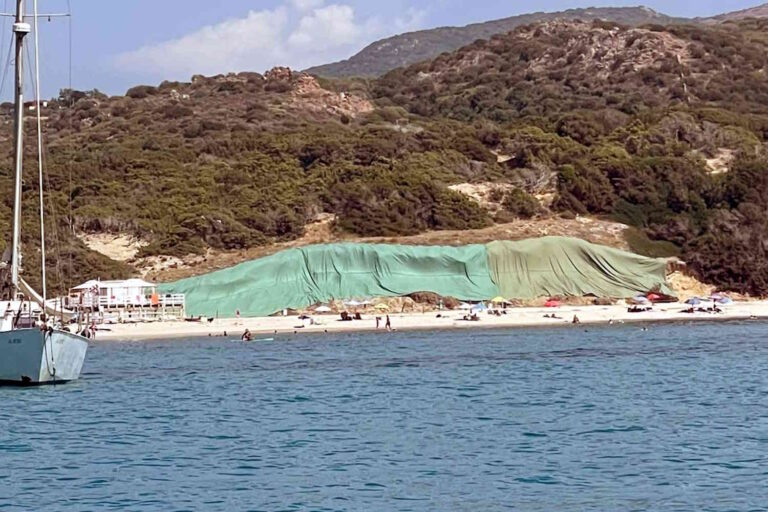 discarica spiaggia sardegna