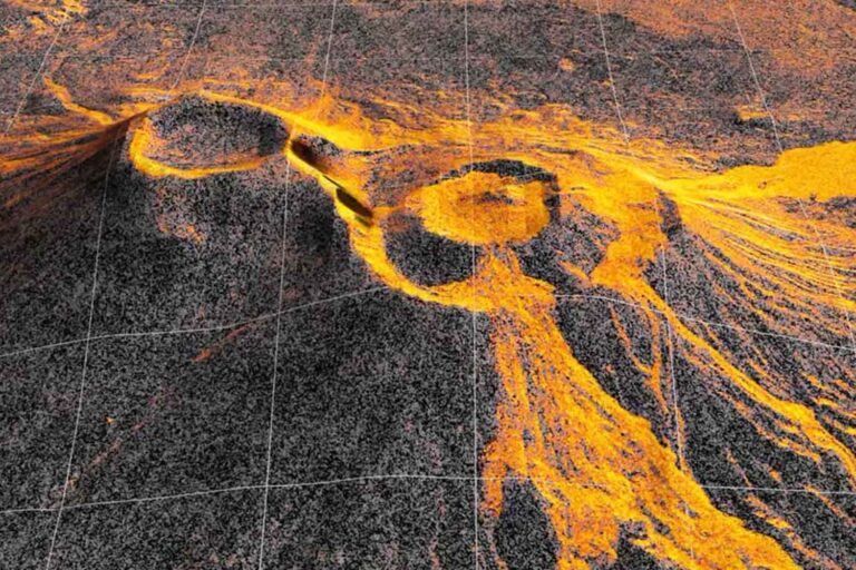 eruzione vulcanica ripresa da un satellite NASA
