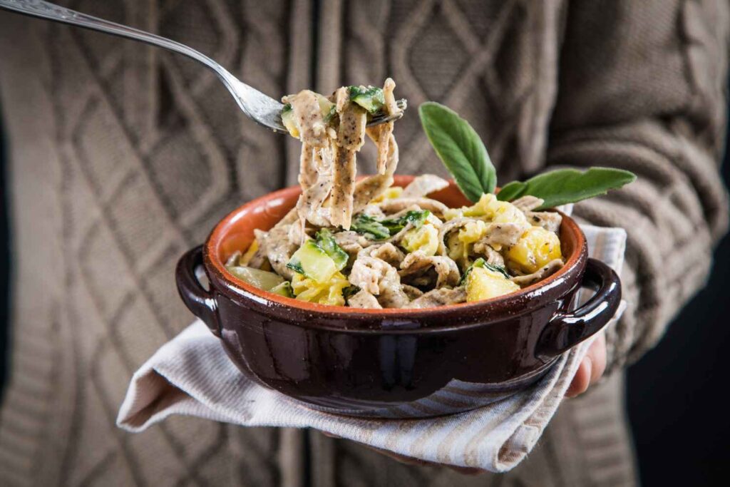 Pizzoccheri met kool, aardappelen en kaas: zo bereid je de geweldige Valtellina-klassieker